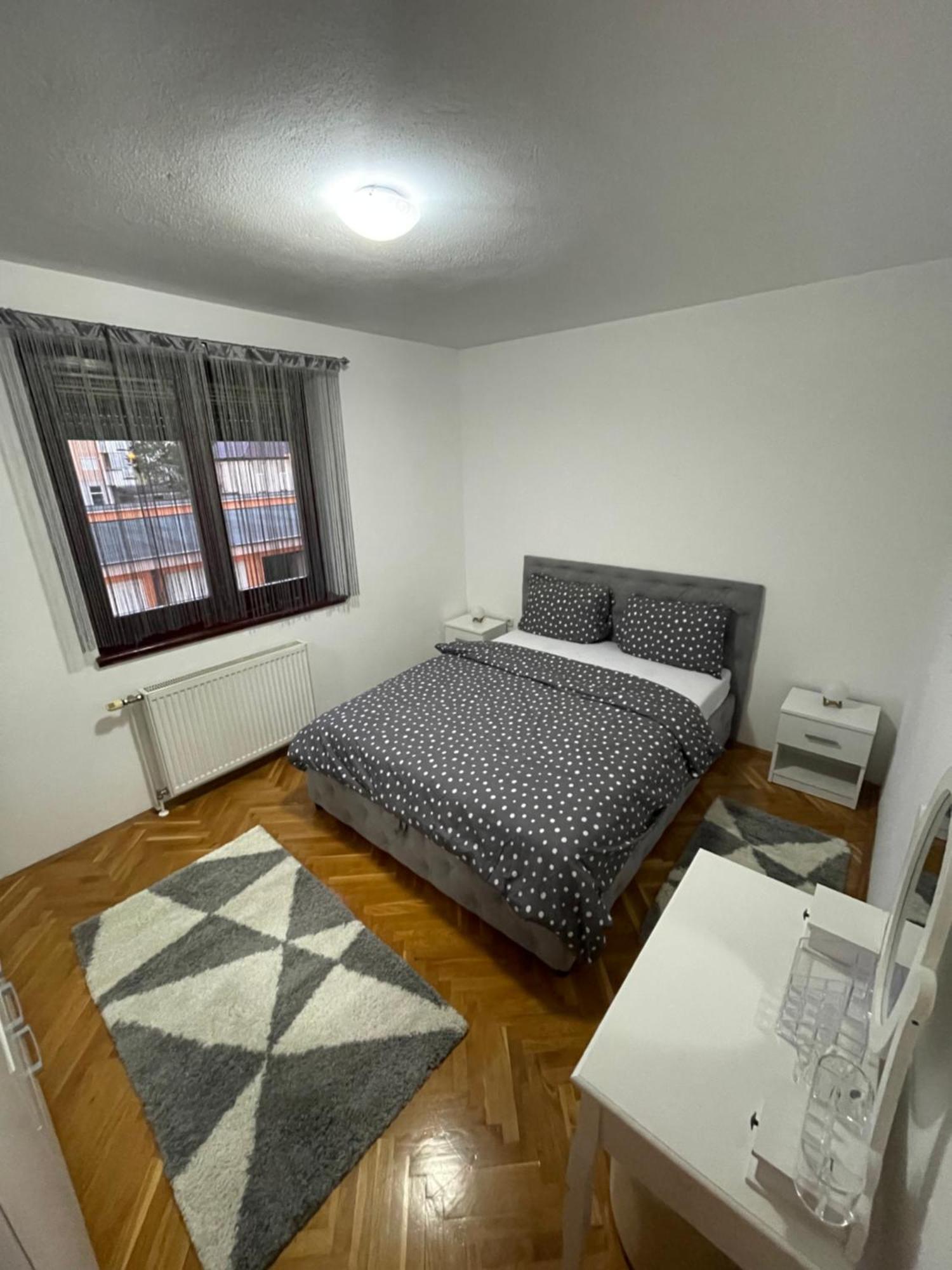 Deja Vu Apartment